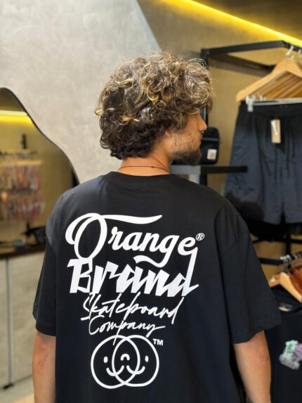 Camiseta Orange Tags Preta