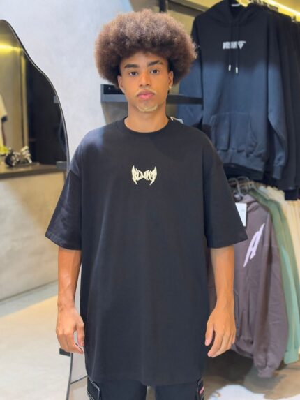 Camiseta Blunt Over Wayne Preto