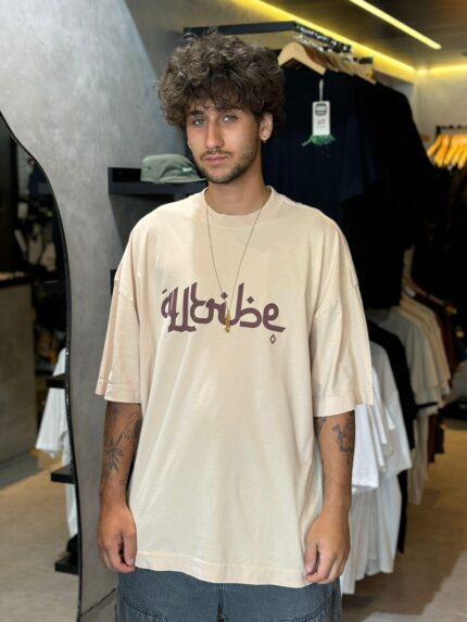 Camiseta Alltribe Over Arabic Bege