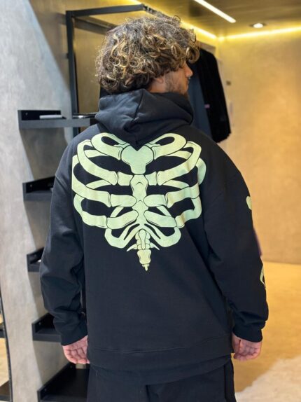Moletom Approve Over Skull And Bones Preto