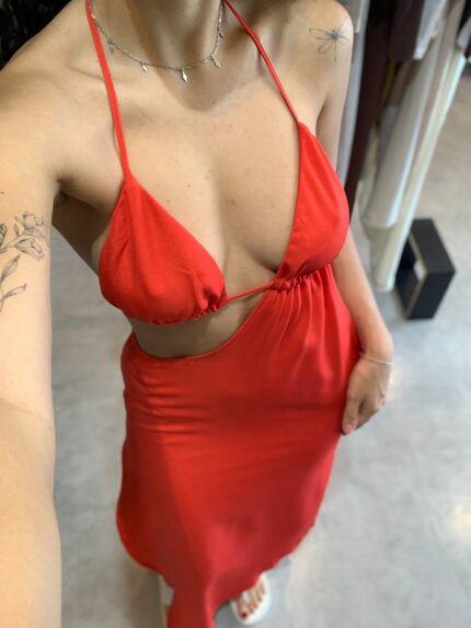 Vestido Midi Busto Flutuante Assimétrico Vermelho