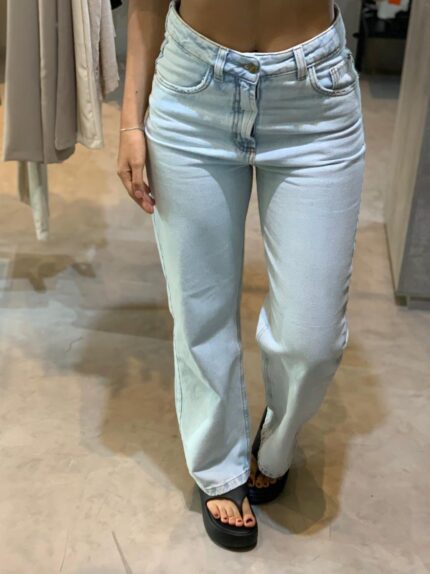 Calça Jeans Reta Estonada Clara